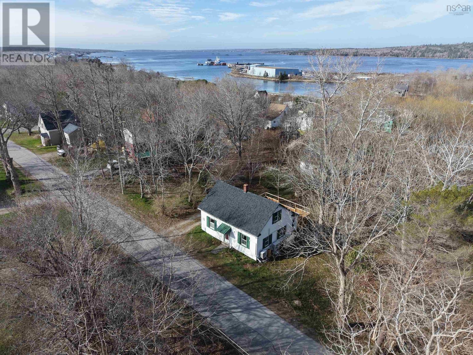 105 Harriet, Shelburne, Nova Scotia  B0T 1W0 - Photo 3 - 202608982