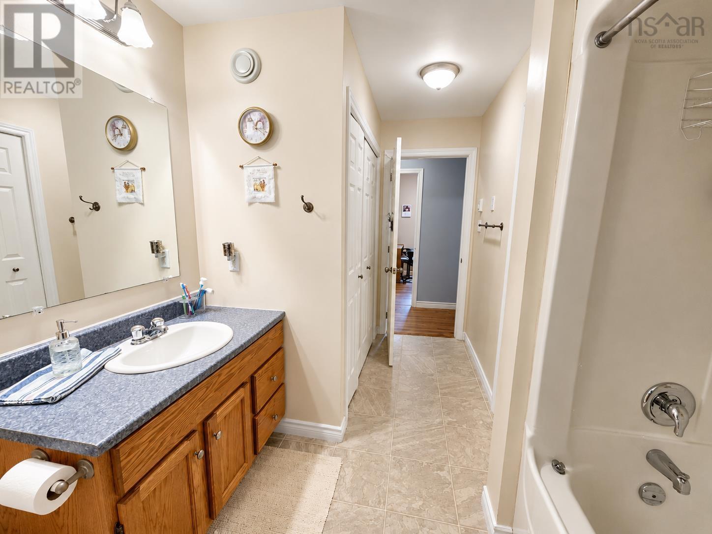 14 Lawrence Street, Liverpool, Nova Scotia  B0T 1K0 - Photo 6 - 202609050