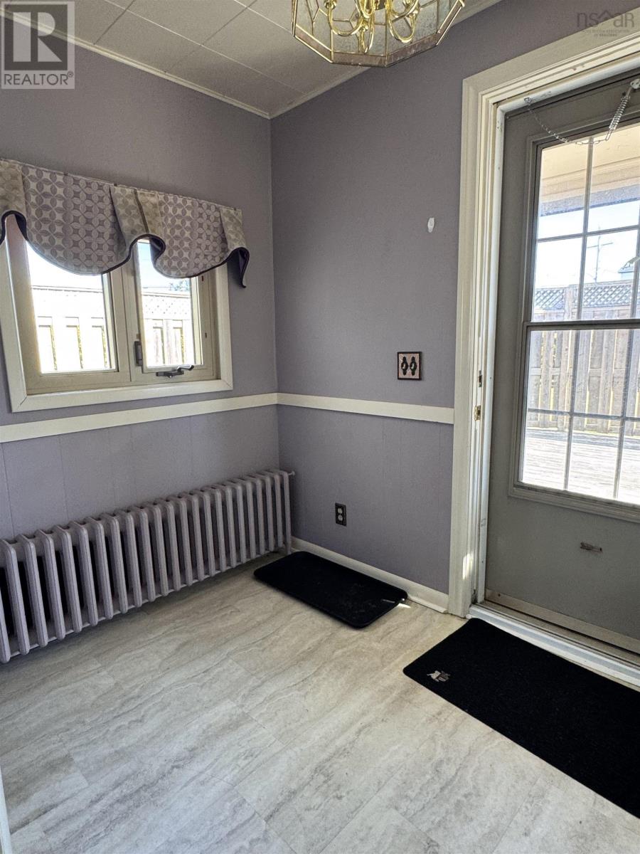 325 Reserve Street, Glace Bay, Nova Scotia  B1A 4W8 - Photo 3 - 202609054