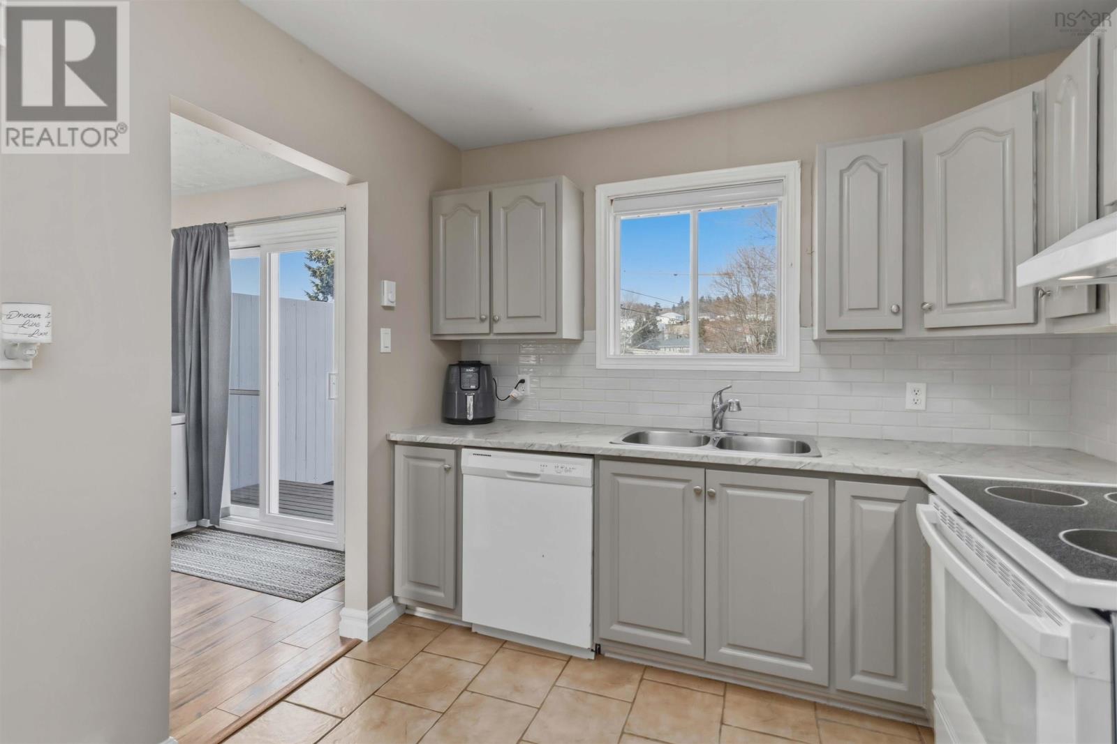 45 Armoyan Drive, Lower Sackville, Nova Scotia  B4C 3V9 - Photo 12 - 202609066