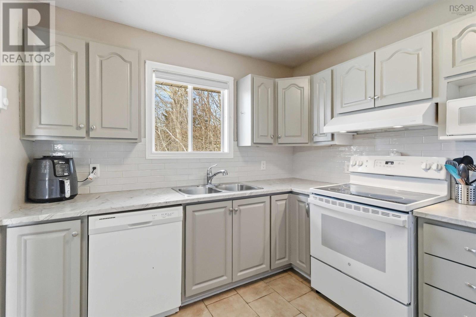 45 Armoyan Drive, Lower Sackville, Nova Scotia  B4C 3V9 - Photo 14 - 202609066