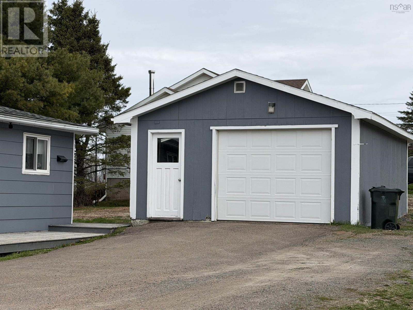 152 Willow Street, Amherst, Nova Scotia  B4H 3W5 - Photo 3 - 202609073