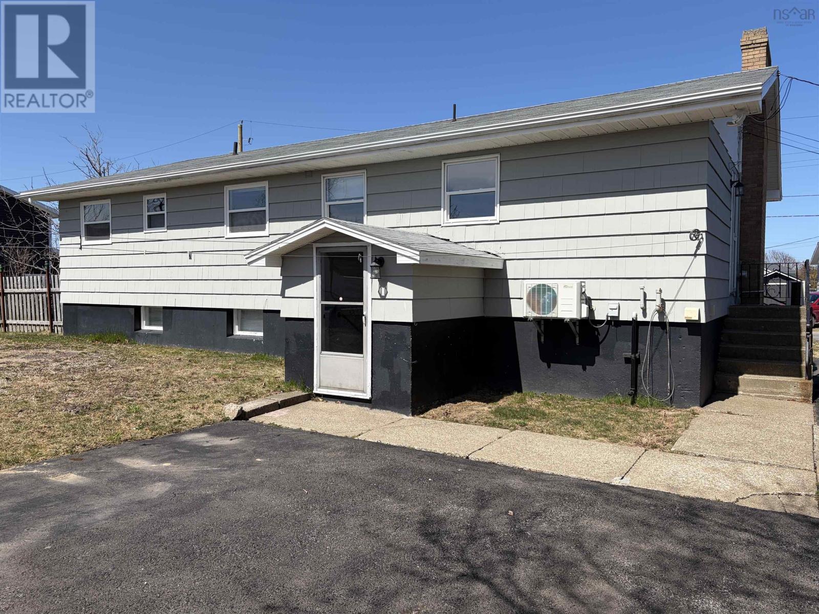 11 Luke Street, Glace Bay, Nova Scotia  B1A 1N7 - Photo 2 - 202609470