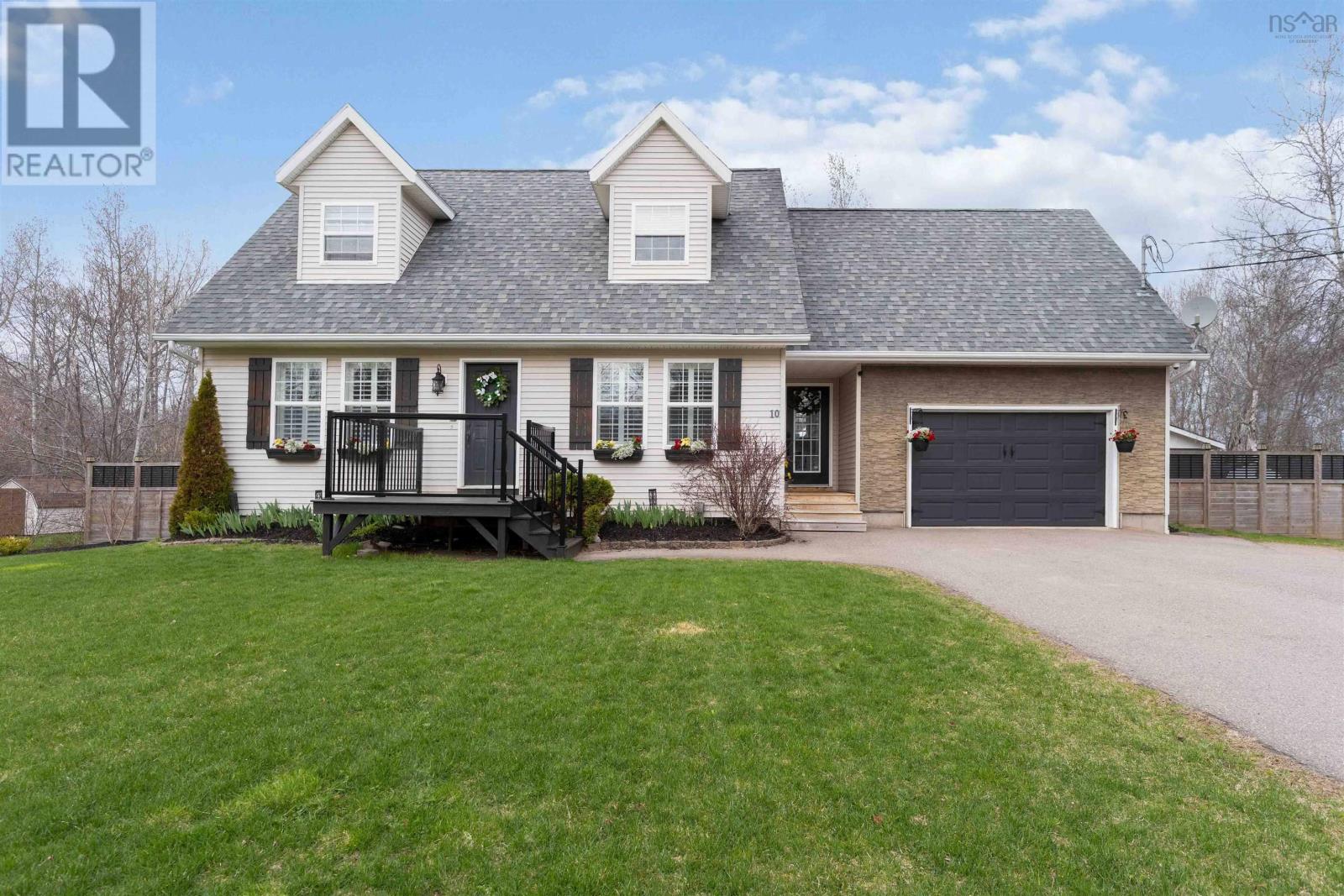 10 Macintosh Street, Berwick, Nova Scotia  B0P 1E0 - Photo 2 - 202609544