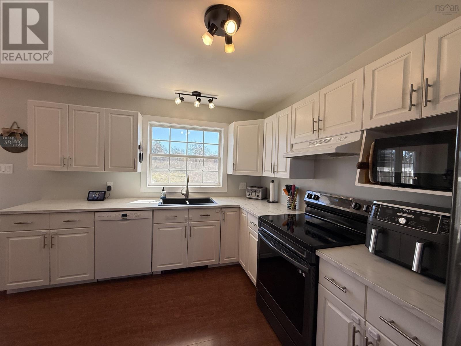 563 Brunswick Street, Yarmouth, Nova Scotia  B5A 4S5 - Photo 6 - 202609645