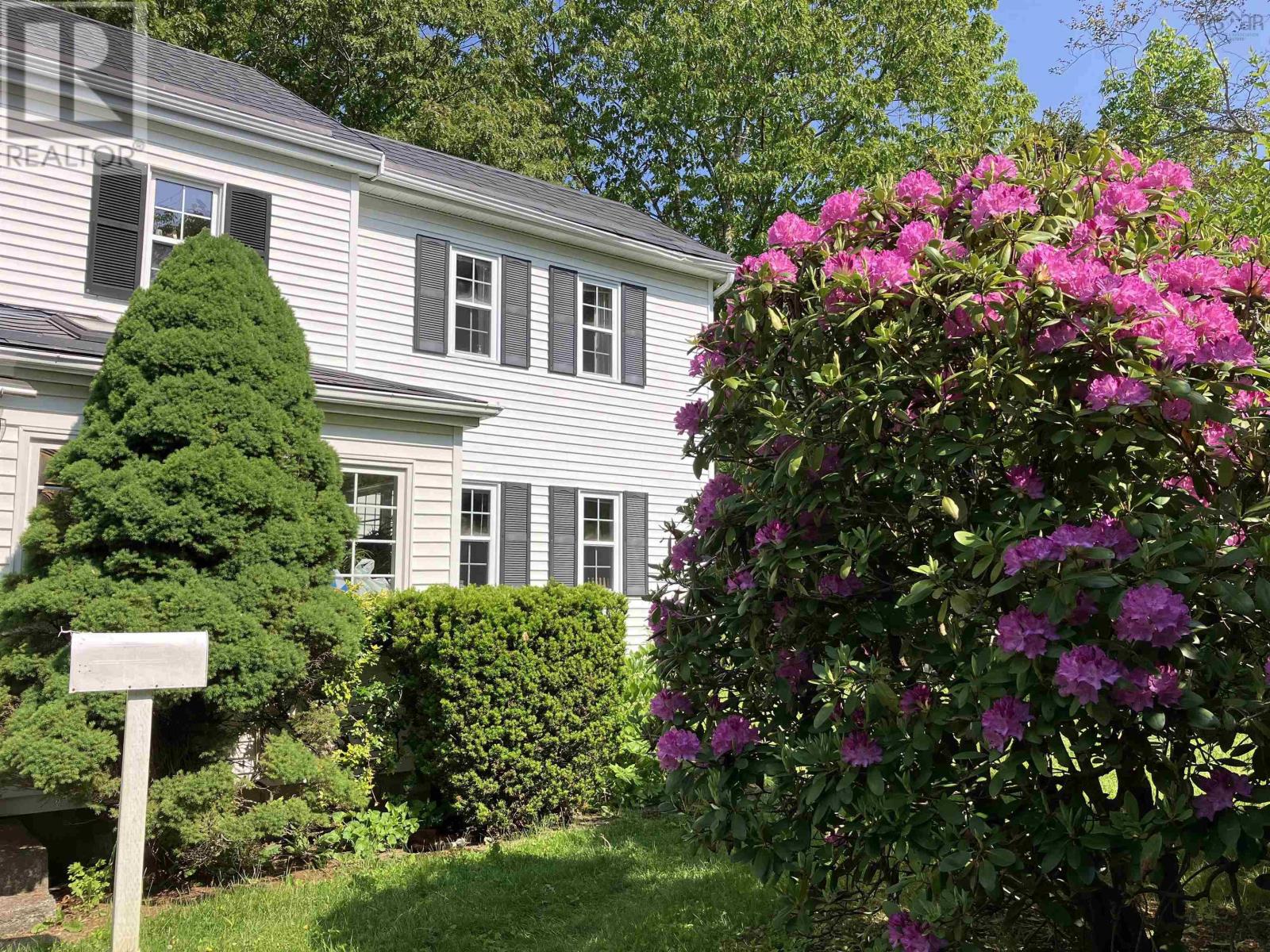 8 Emmerson Street, Bedford, Nova Scotia  B4A 1V7 - Photo 3 - 202610075