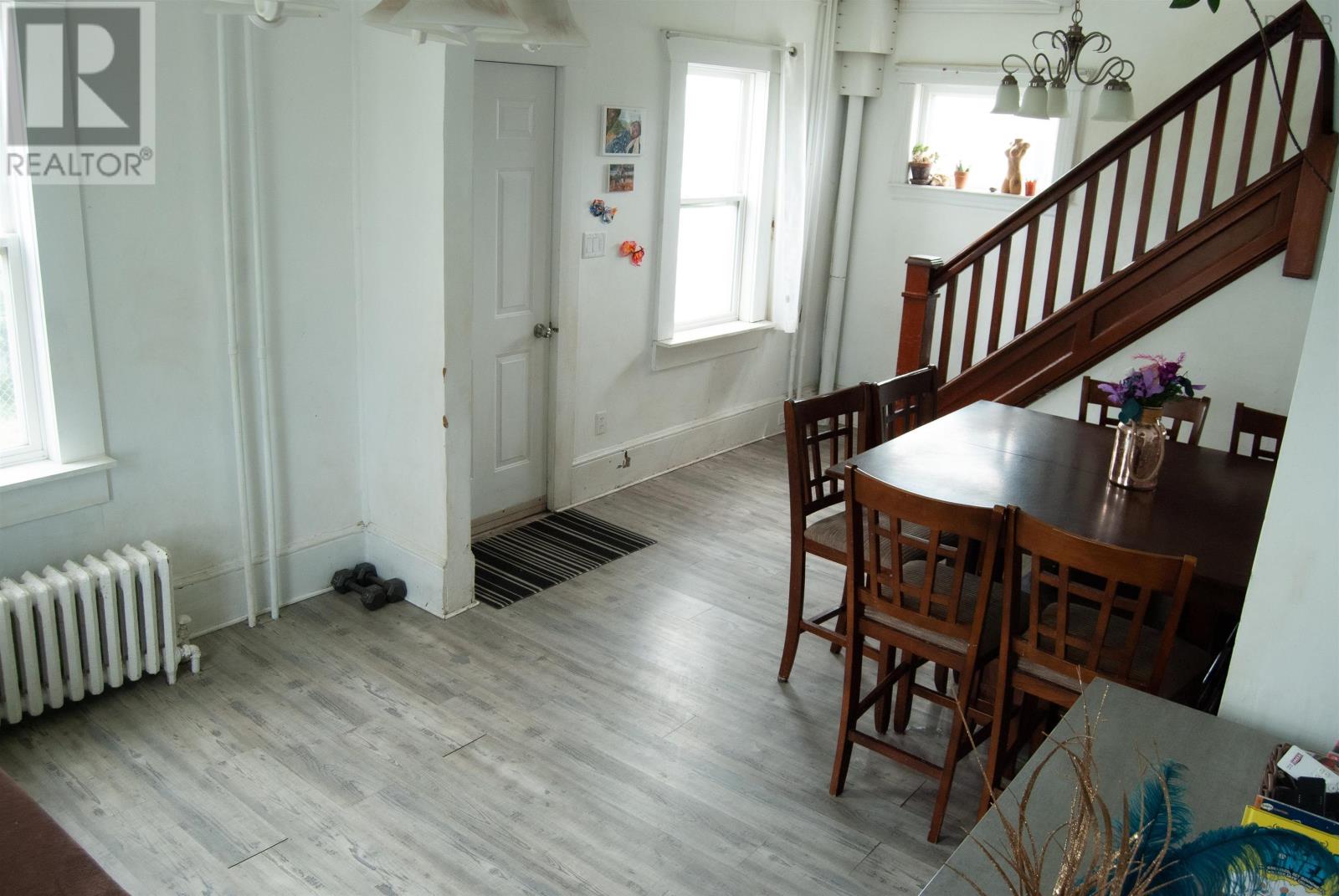 319 Cockburn Street, New Waterford, Nova Scotia  B1J 4J8 - Photo 4 - 202610283