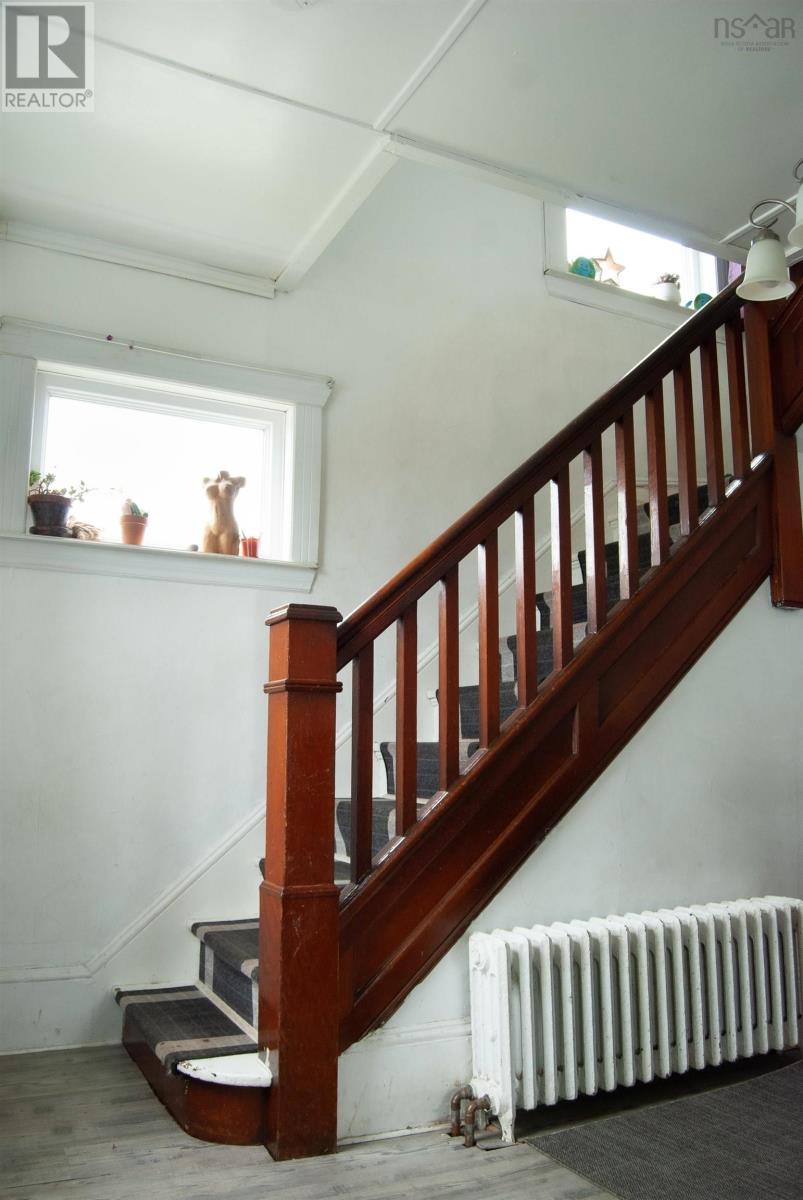 319 Cockburn Street, New Waterford, Nova Scotia  B1J 4J8 - Photo 5 - 202610283