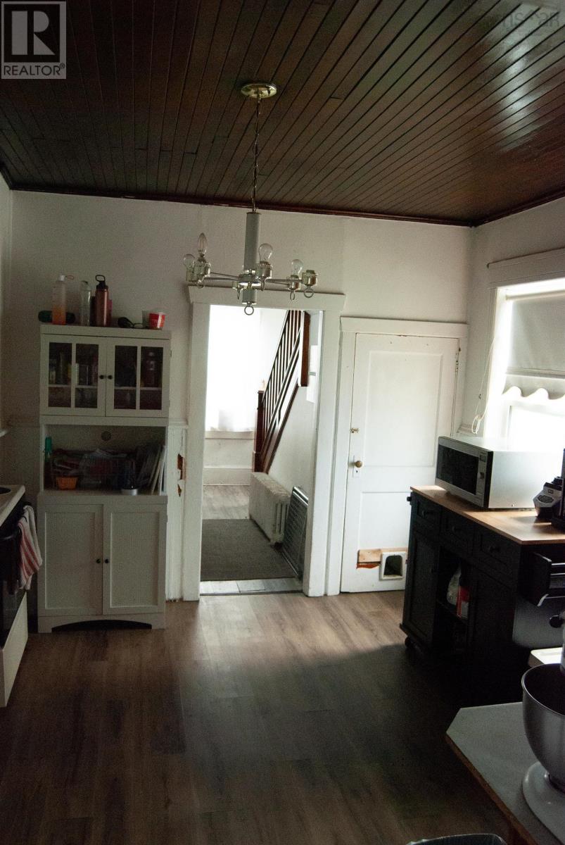319 Cockburn Street, New Waterford, Nova Scotia  B1J 4J8 - Photo 9 - 202610283