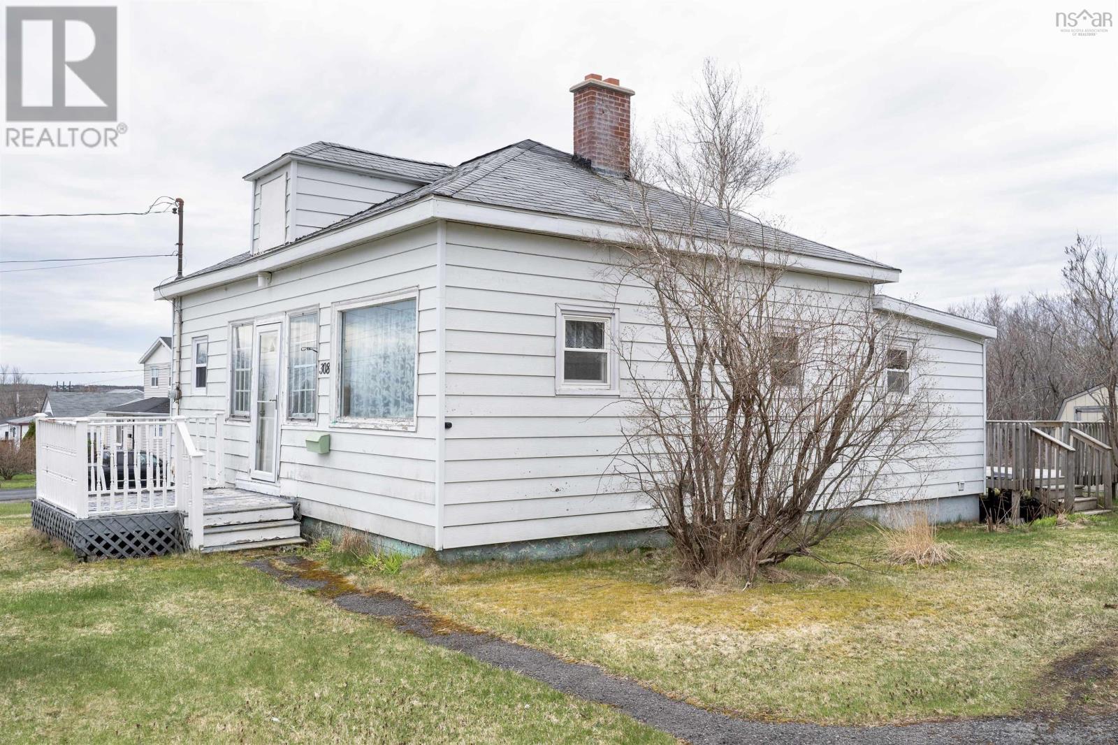 308 Lake Road, Glace Bay, Nova Scotia  B1A 2H1 - Photo 2 - 202610313