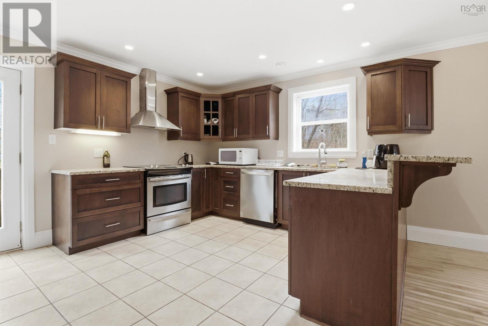 23 Locke Street, Bedford, Nova Scotia  B4A 1N1 - Photo 8 - 202610710