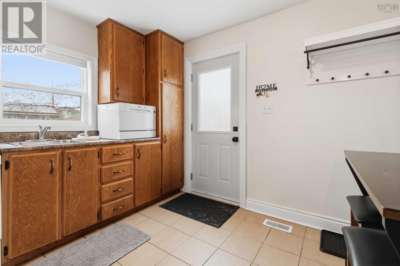 1691 St. Margaret's Bay Road, Timberlea, Nova Scotia  B3T 1B4 - Photo 10 - 202610738