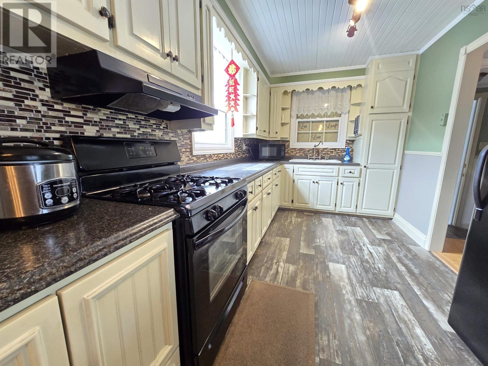 80 Parkwood Drive, Sydney River, Nova Scotia  B1S 1H7 - Photo 10 - 202610749