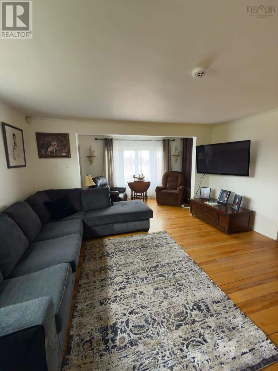 143 Lake Road, Glace Bay, Nova Scotia  B1A 2G8 - Photo 14 - 202610943