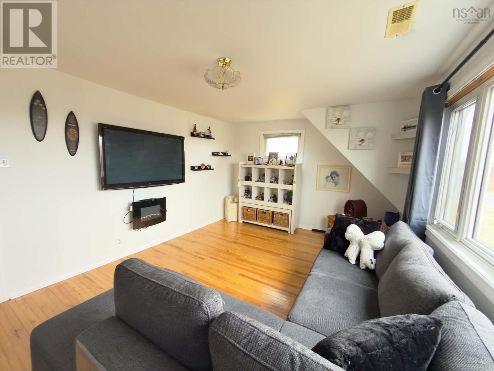 143 Lake Road, Glace Bay, Nova Scotia  B1A 2G8 - Photo 7 - 202610943