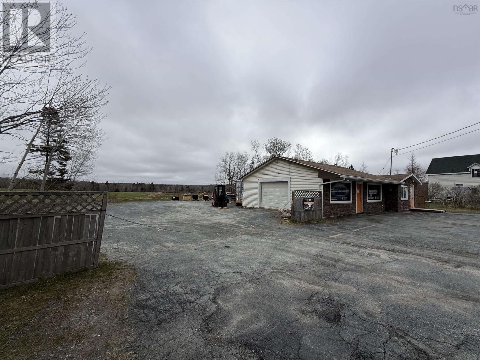 1323 Highway 2, Lantz, Nova Scotia  B2S 1Z2 - Photo 3 - 202611602
