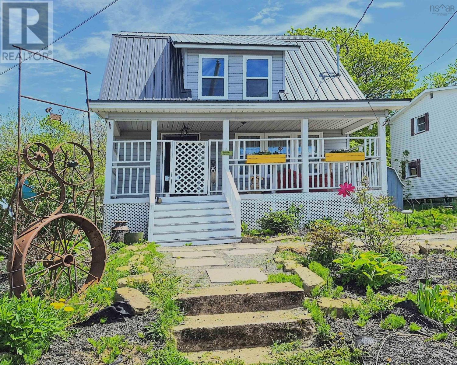 7 Lorne Street, springhill, Nova Scotia