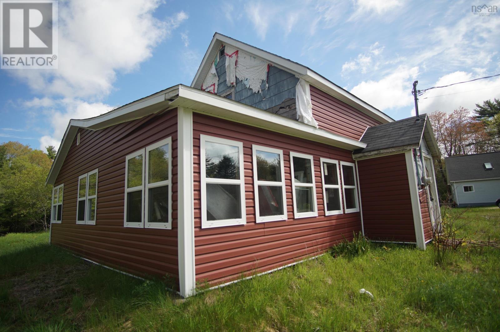 94 Transvaal Street, Shelburne, Nova Scotia  B0T 1W0 - Photo 2 - 202612241
