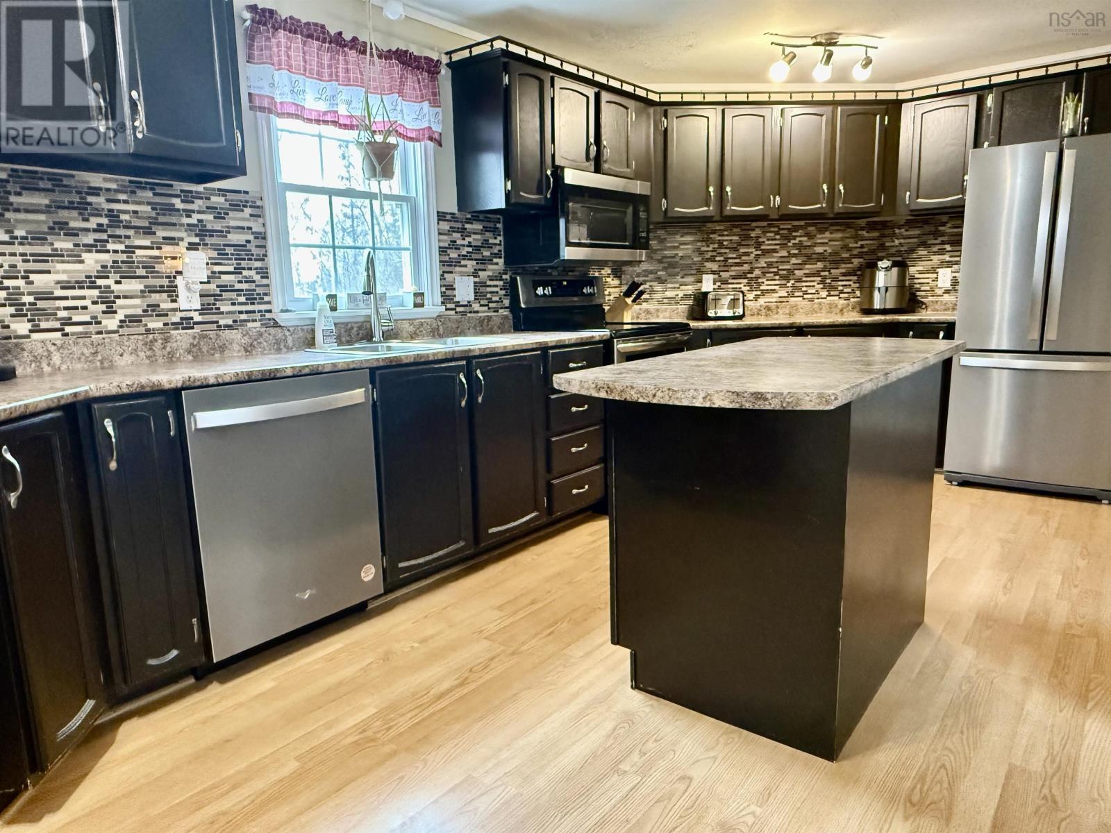 11 Forest View Drive, Barrington Passage, Nova Scotia  B0W 1E0 - Photo 6 - 202612378