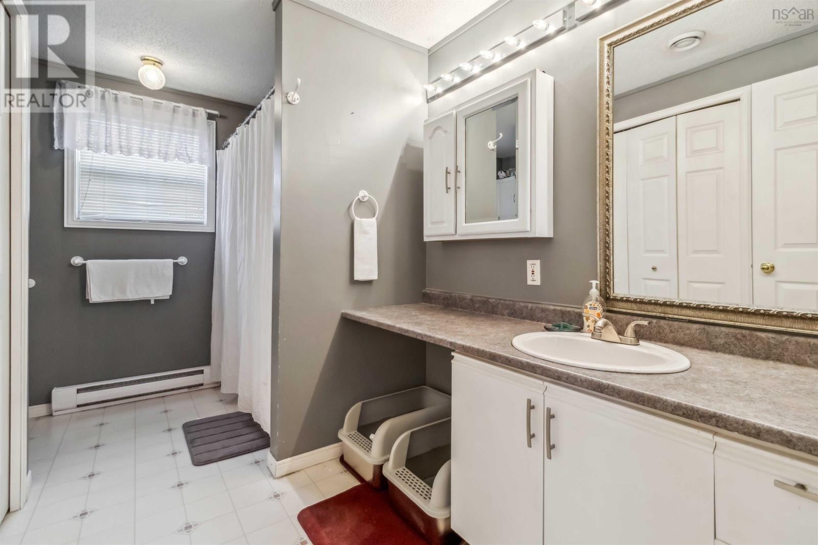 86 Thomson Drive, Bridgewater, Nova Scotia  B4V 3X5 - Photo 5 - 202612770