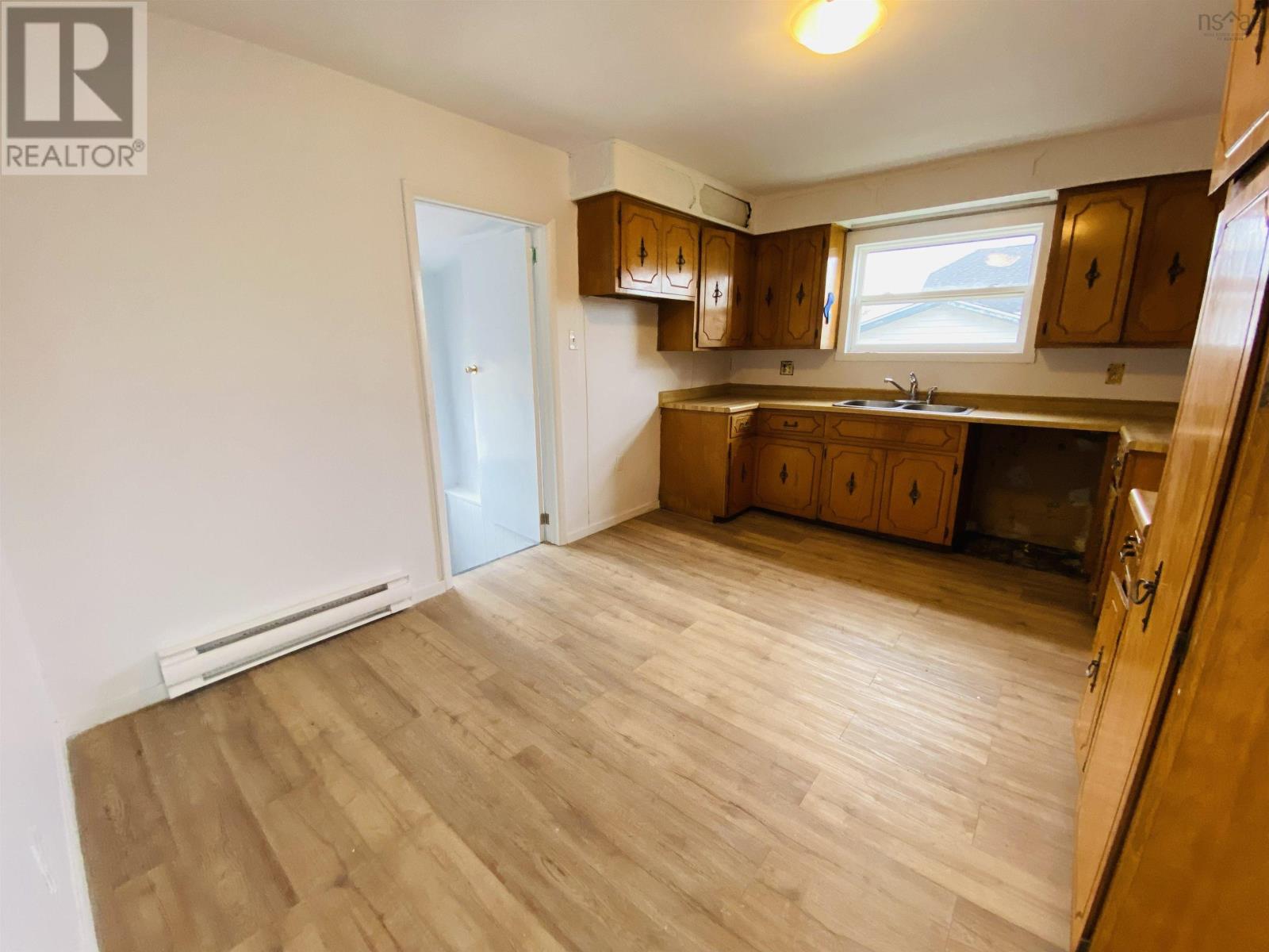 16 Seventh Street, Glace Bay, Nova Scotia  B1A 4K3 - Photo 5 - 202612774
