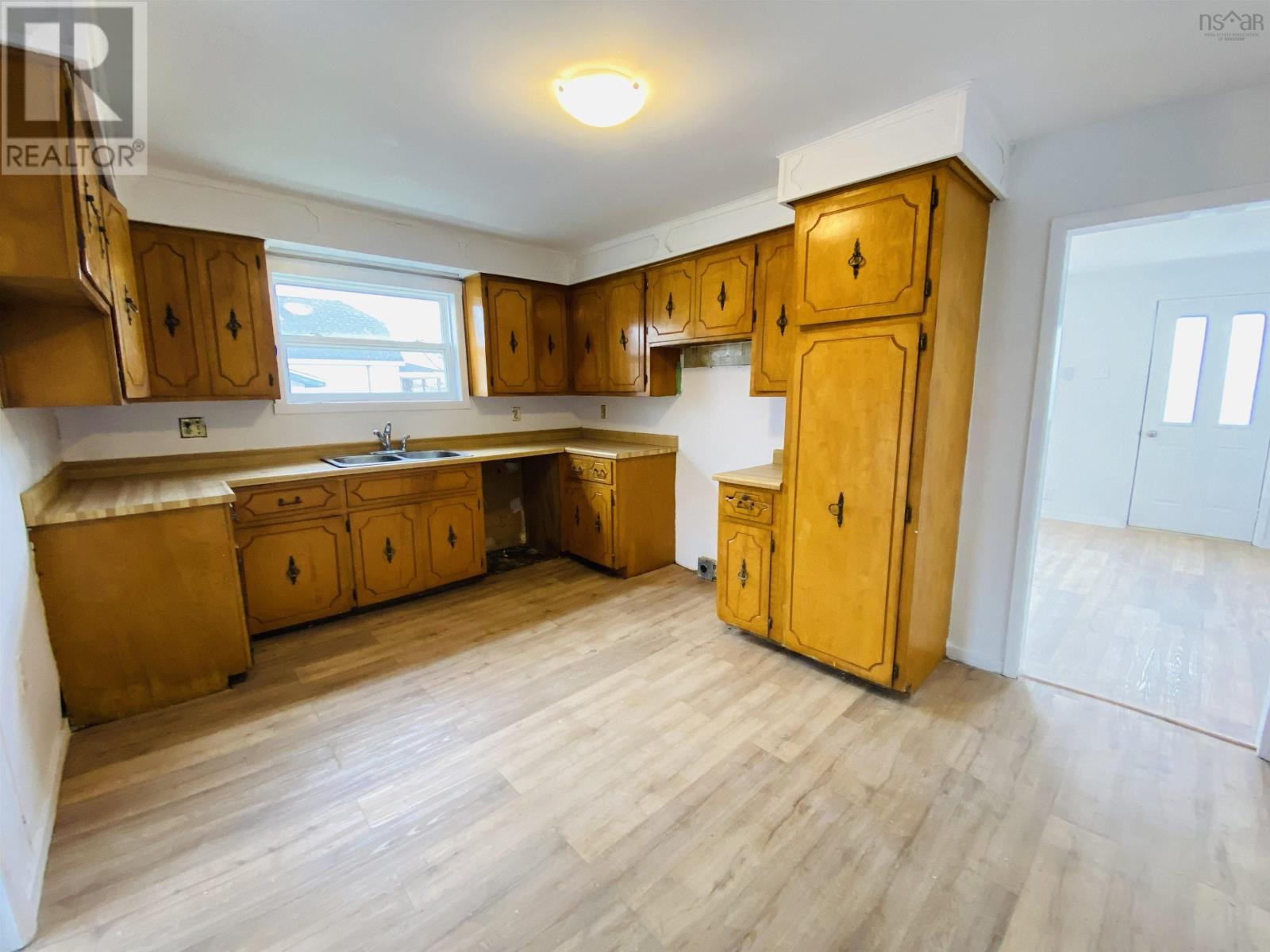 16 Seventh Street, Glace Bay, Nova Scotia  B1A 4K3 - Photo 6 - 202612774