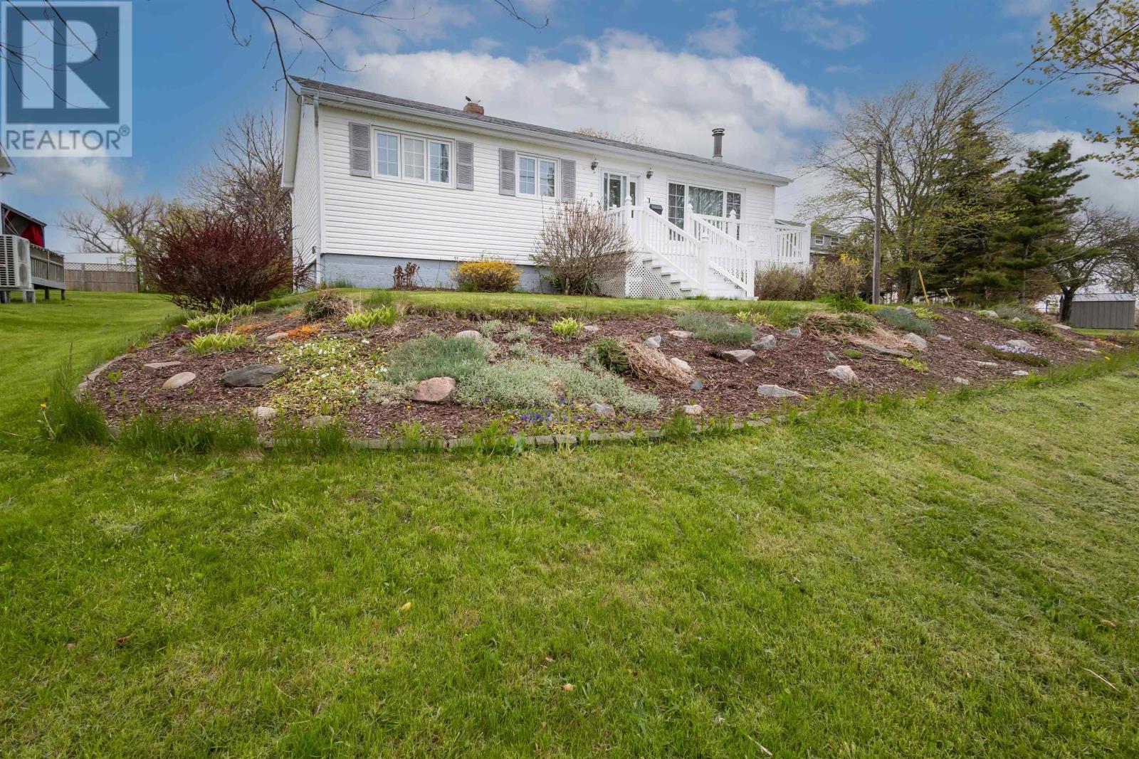 11 MacLean Street, sydney mines, Nova Scotia