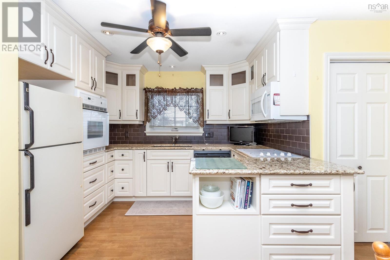 11 Maclean Street, Sydney Mines, Nova Scotia  B1V 1E1 - Photo 11 - 202612794