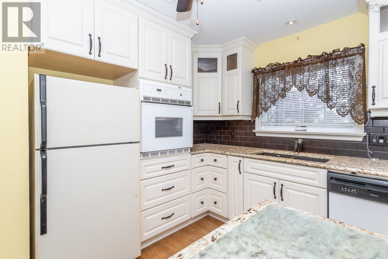 11 Maclean Street, Sydney Mines, Nova Scotia  B1V 1E1 - Photo 12 - 202612794