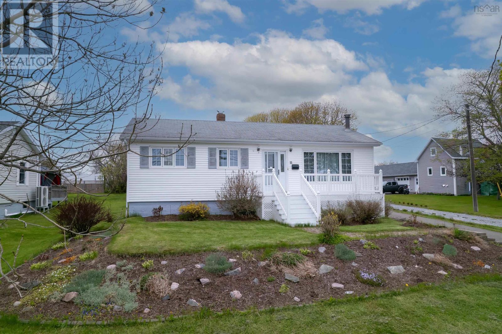 11 Maclean Street, Sydney Mines, Nova Scotia  B1V 1E1 - Photo 30 - 202612794
