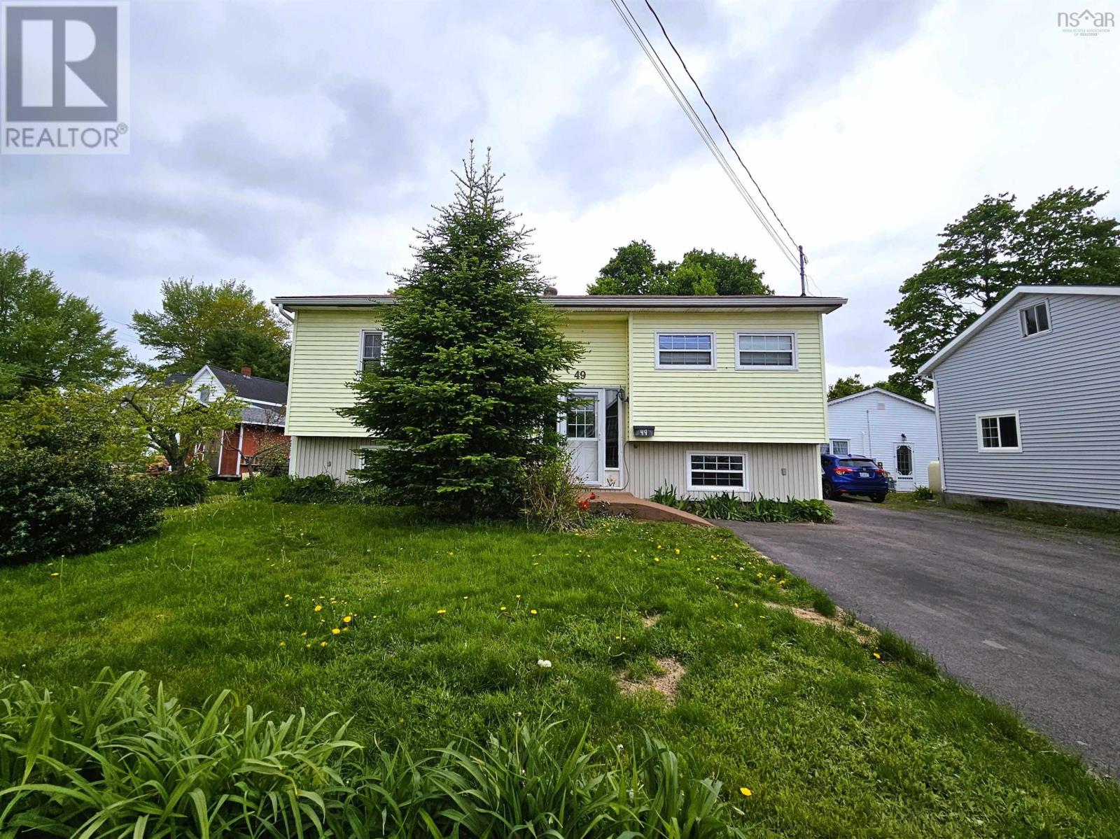 49 Hill Street, Amherst, Nova Scotia  B4H 2N2 - Photo 2 - 202612862