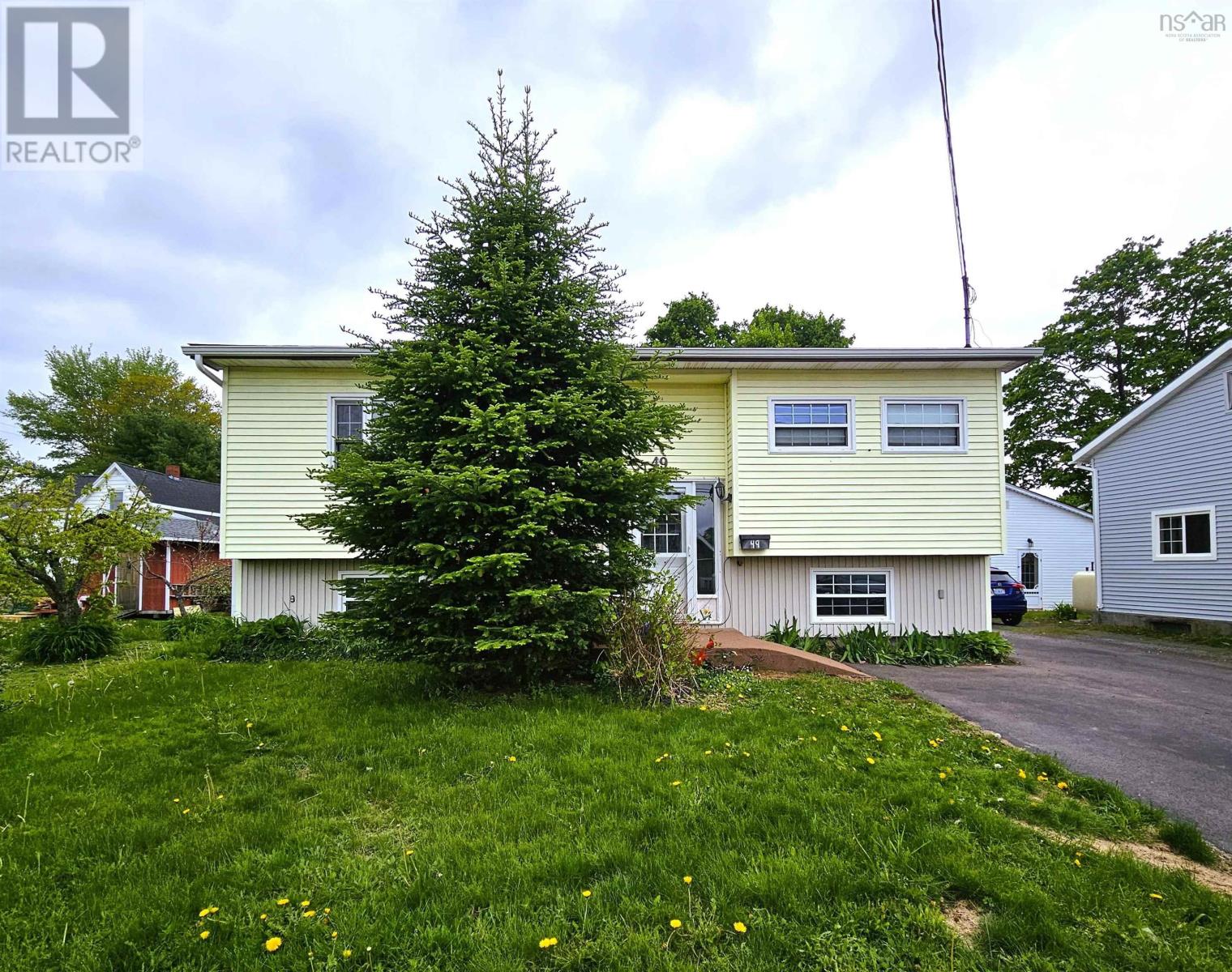 49 Hill Street, Amherst, Nova Scotia  B4H 2N2 - Photo 3 - 202612862