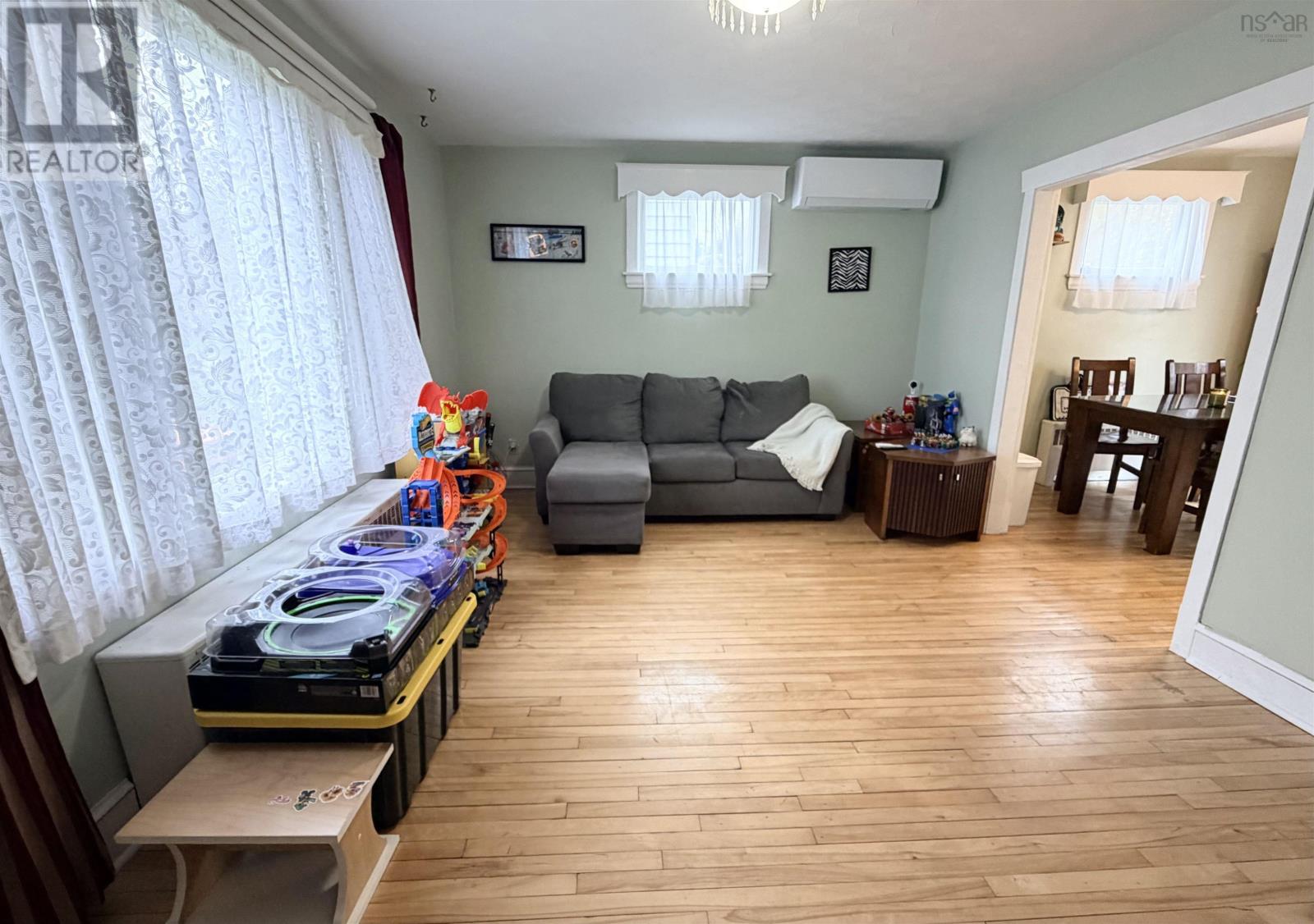 215 Cottage Road, Sydney, Nova Scotia  B1P 2E7 - Photo 7 - 202613165