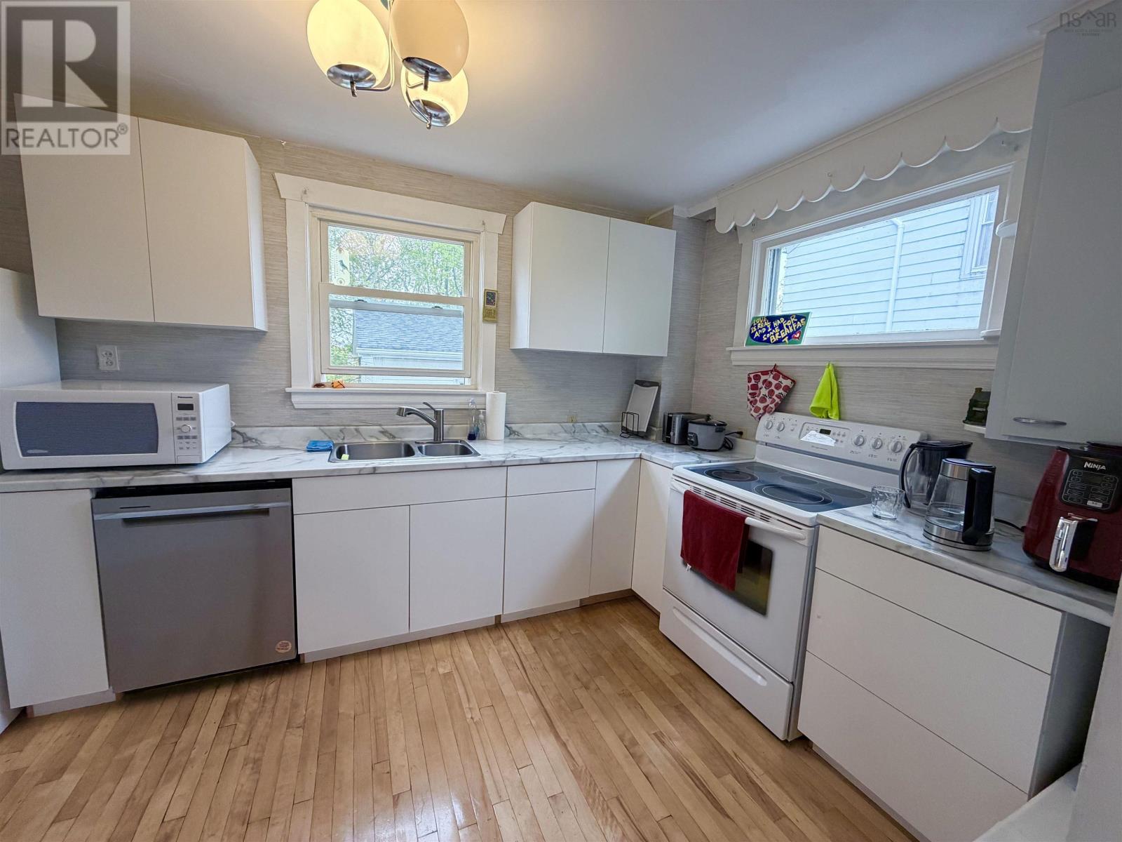215 Cottage Road, Sydney, Nova Scotia  B1P 2E7 - Photo 9 - 202613165