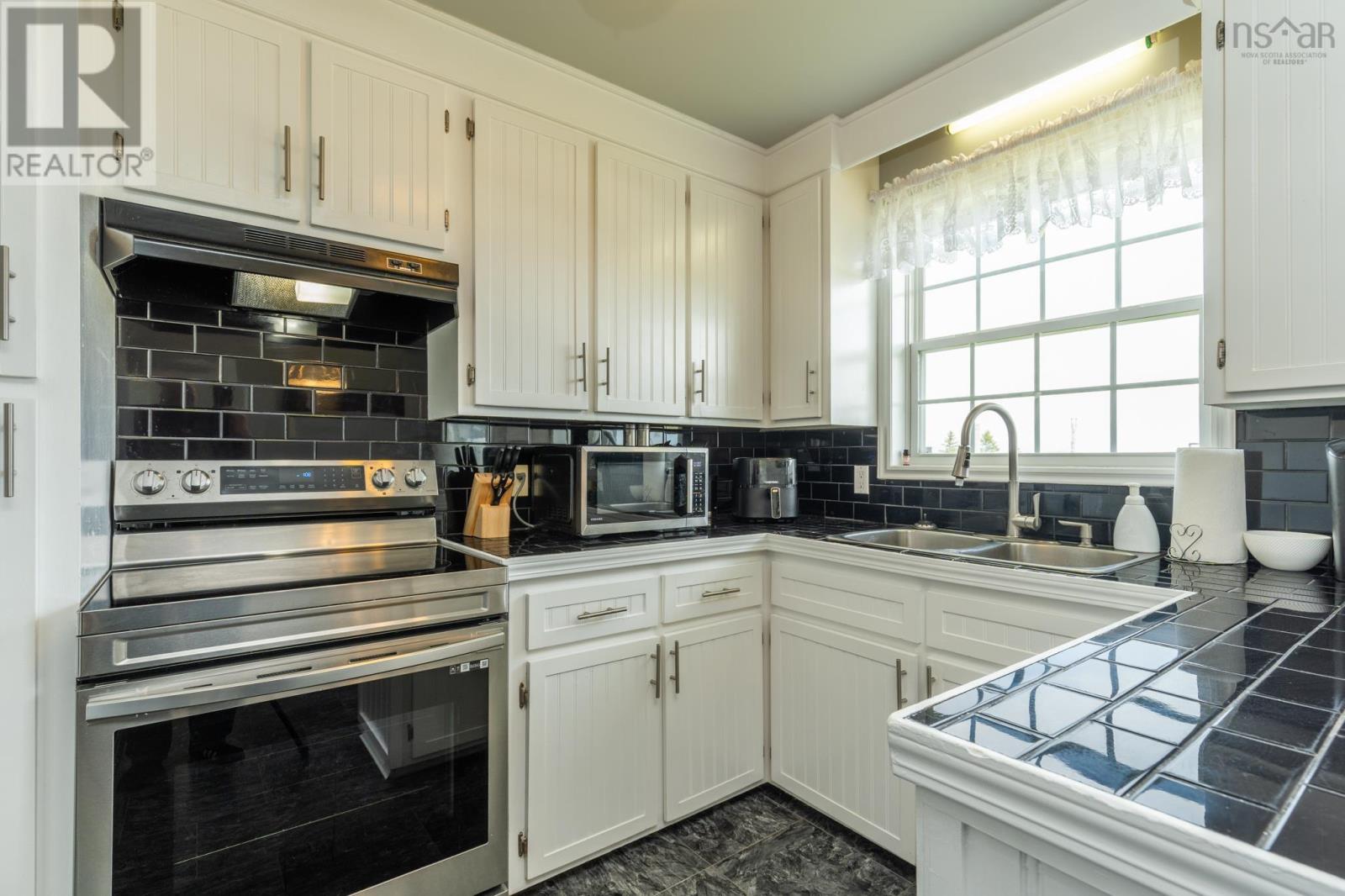 1331 Main Shore Road, Sandford, Nova Scotia  B5A 5K8 - Photo 5 - 202613178
