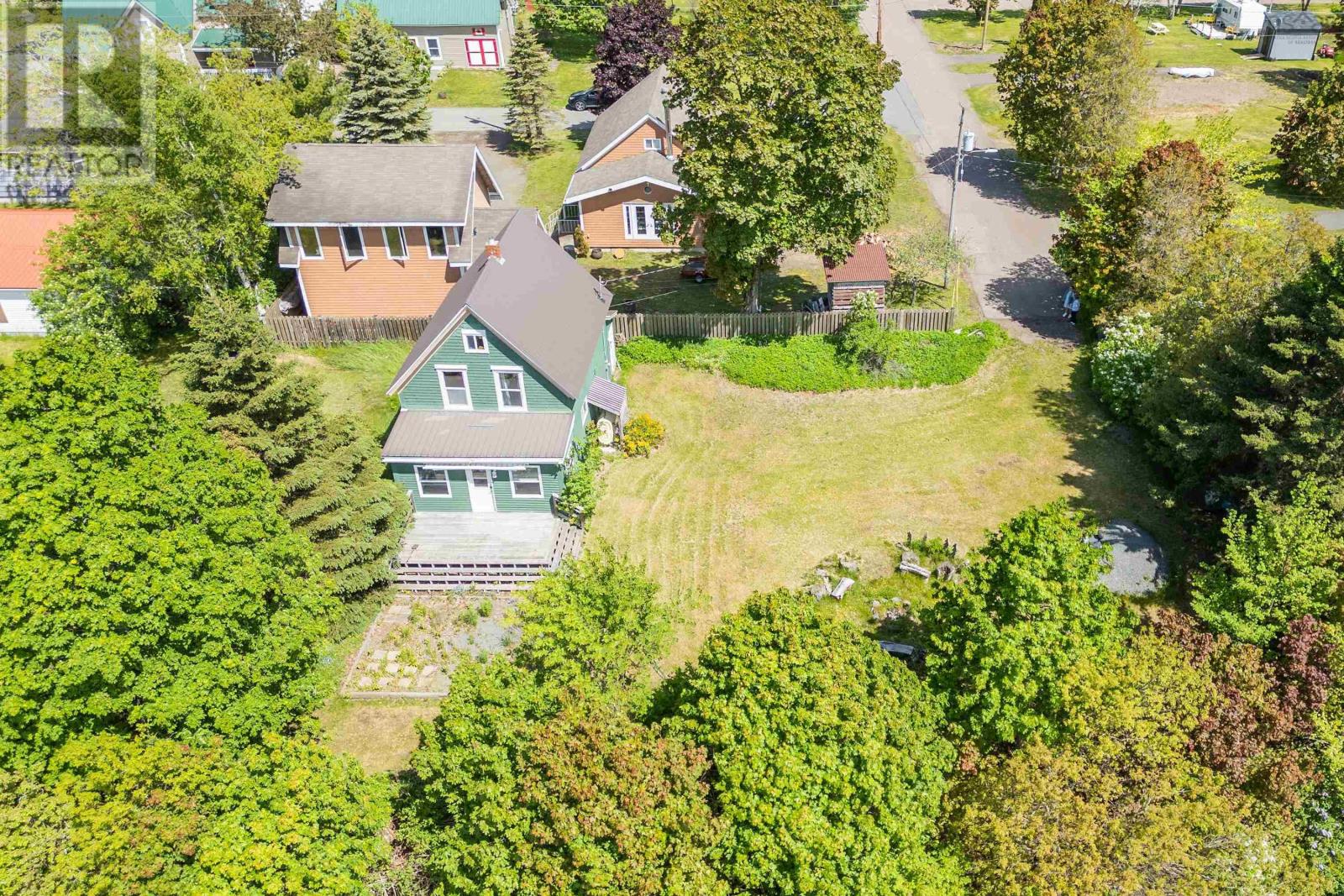 1 Moore Street, Parrsboro, Nova Scotia  B0M 1S0 - Photo 2 - 202614377