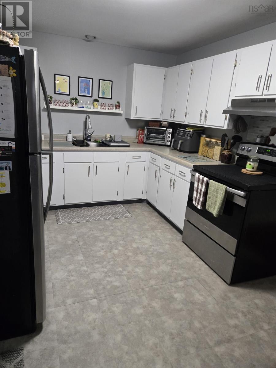 27 Smith Avenue, Bridgewater, Nova Scotia  B4V 1Y2 - Photo 15 - 202614410