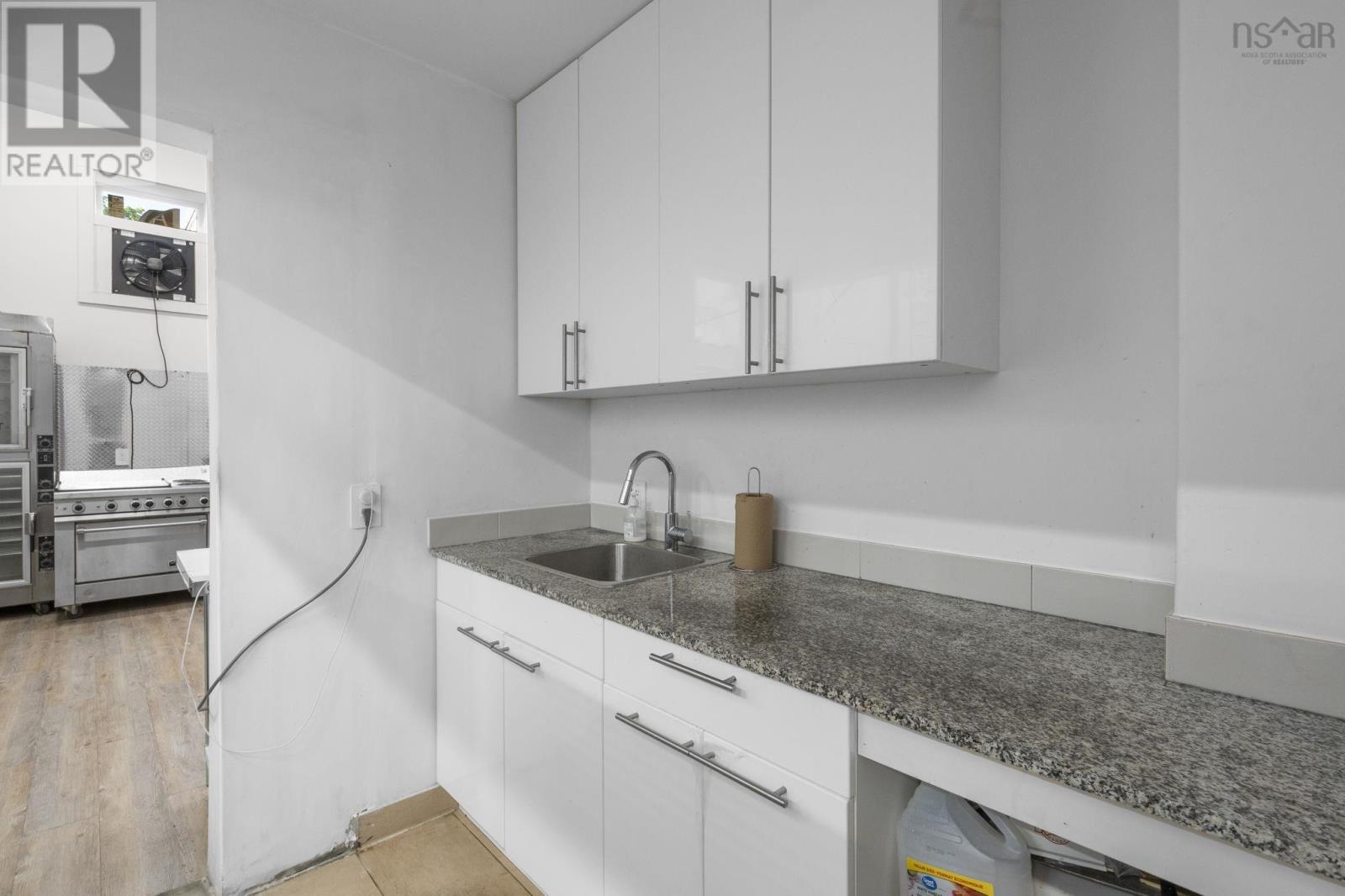 6261 Quinpool Road, Halifax, Nova Scotia  B3L 1A4 - Photo 13 - 202614744