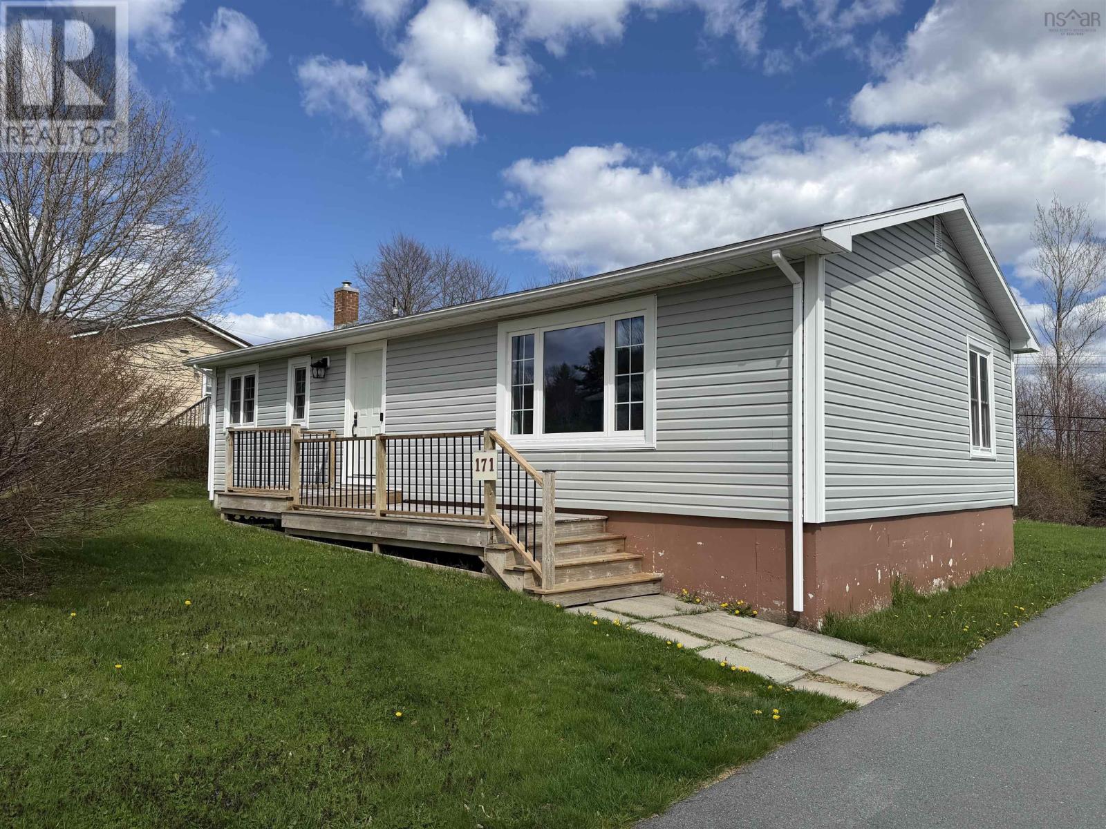 171 Centennial Avenue, Lunenburg, Nova Scotia  B0J 2C0 - Photo 2 - 202614801