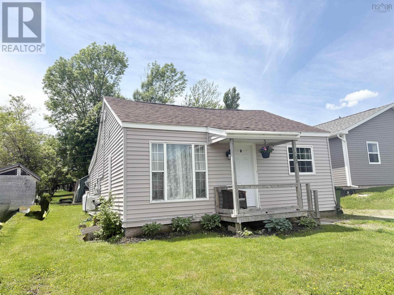 103 Cedar Street, Pictou, Nova Scotia  B0K 1H0 - Photo 2 - 202614878