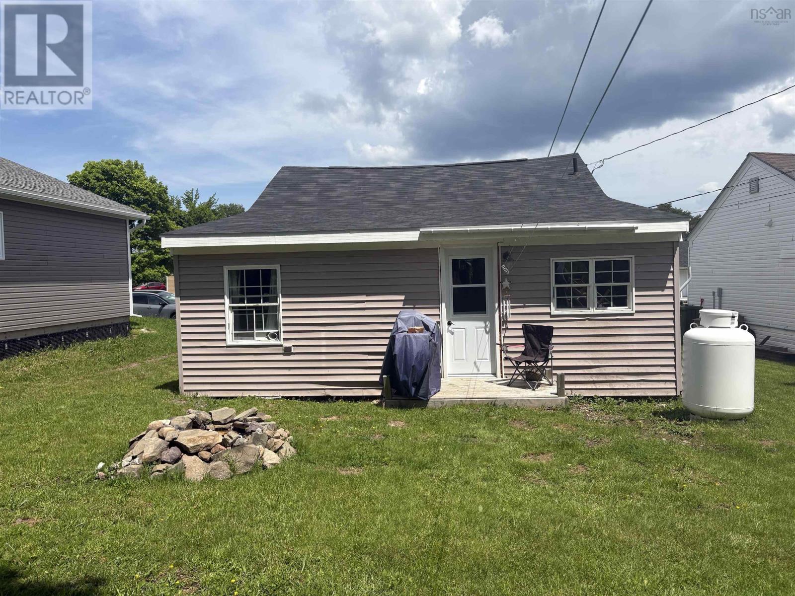 103 Cedar Street, Pictou, Nova Scotia  B0K 1H0 - Photo 5 - 202614878