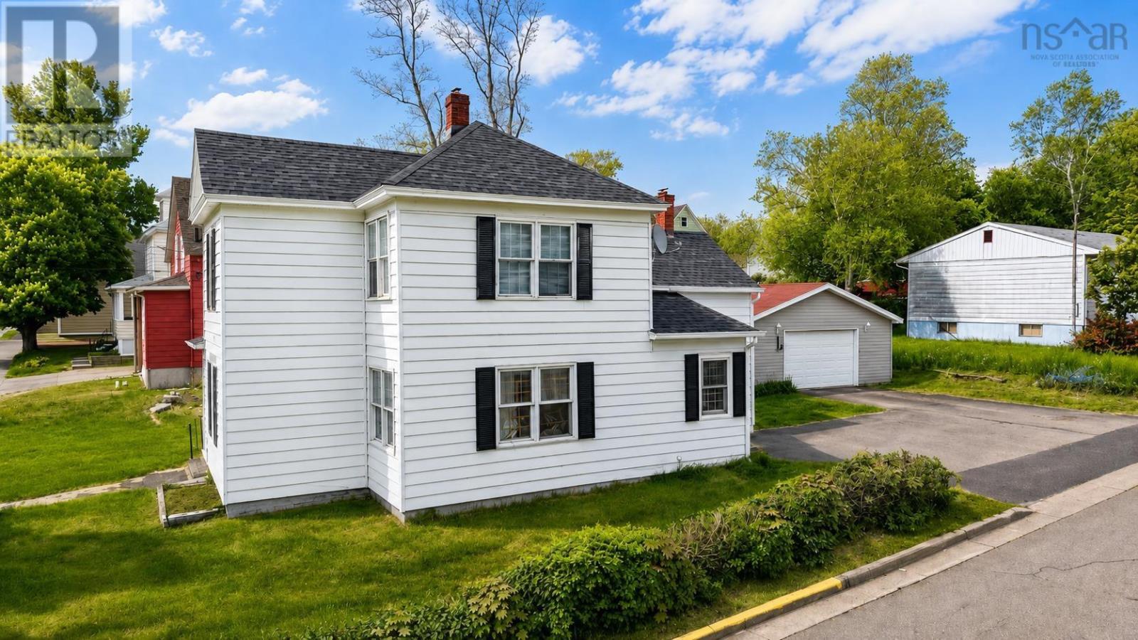99 Argyle Street, Sydney, Nova Scotia  B1S 2V2 - Photo 2 - 202615279