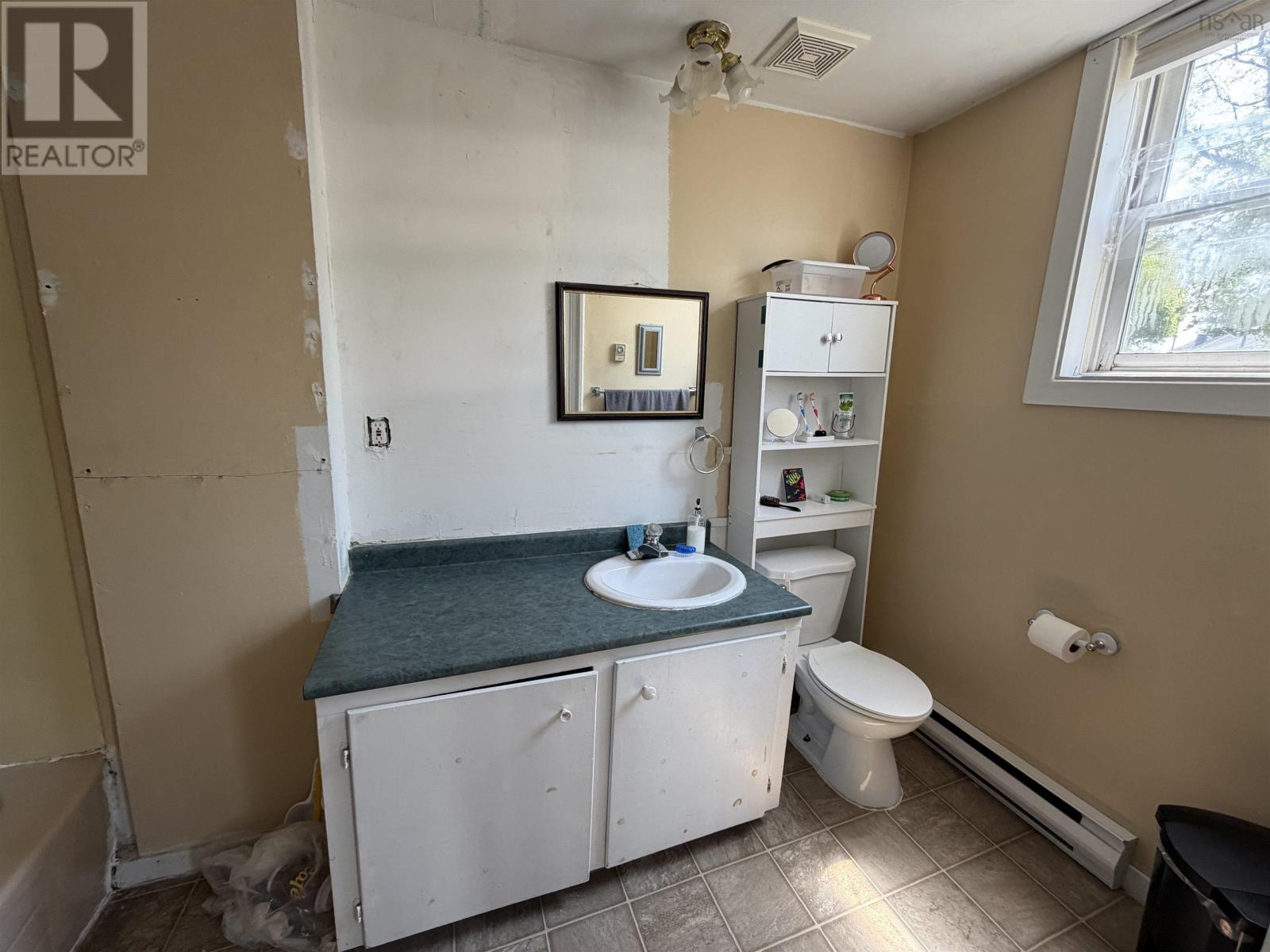 8 East Pleasant Street, Amherst, Nova Scotia  B4H 1M4 - Photo 19 - 202615287