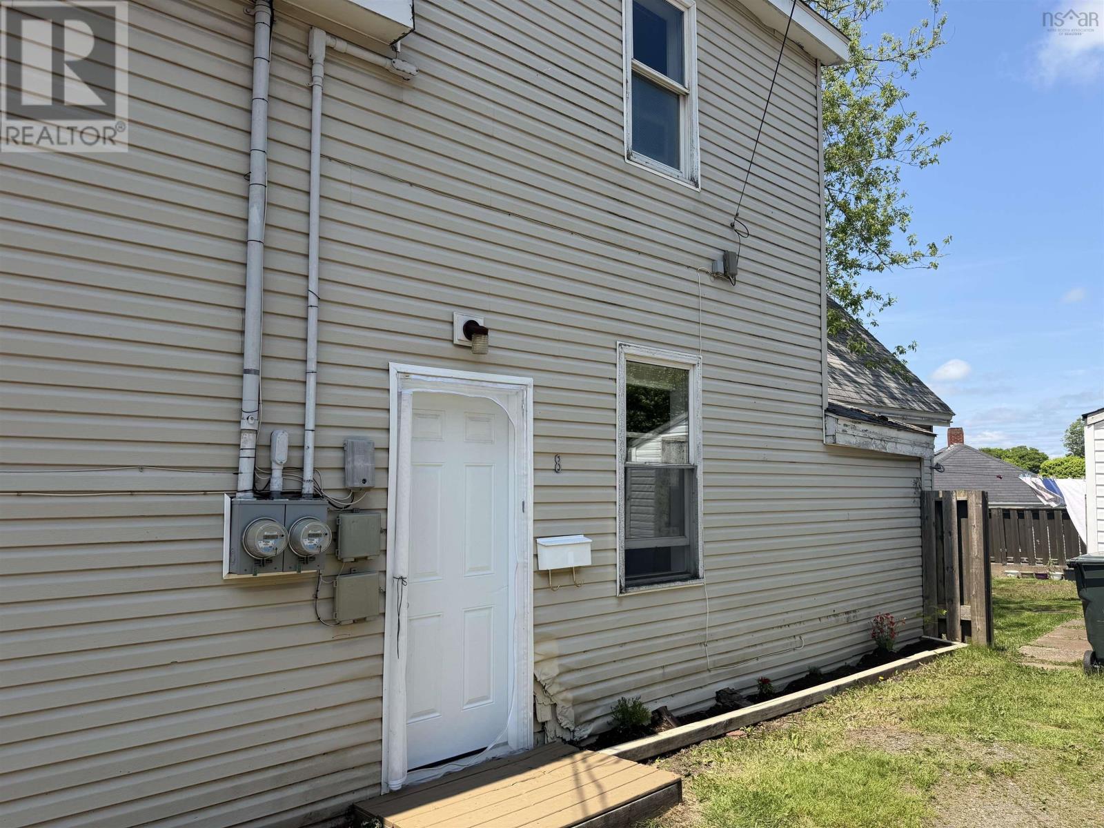 8 East Pleasant Street, Amherst, Nova Scotia  B4H 1M4 - Photo 3 - 202615287