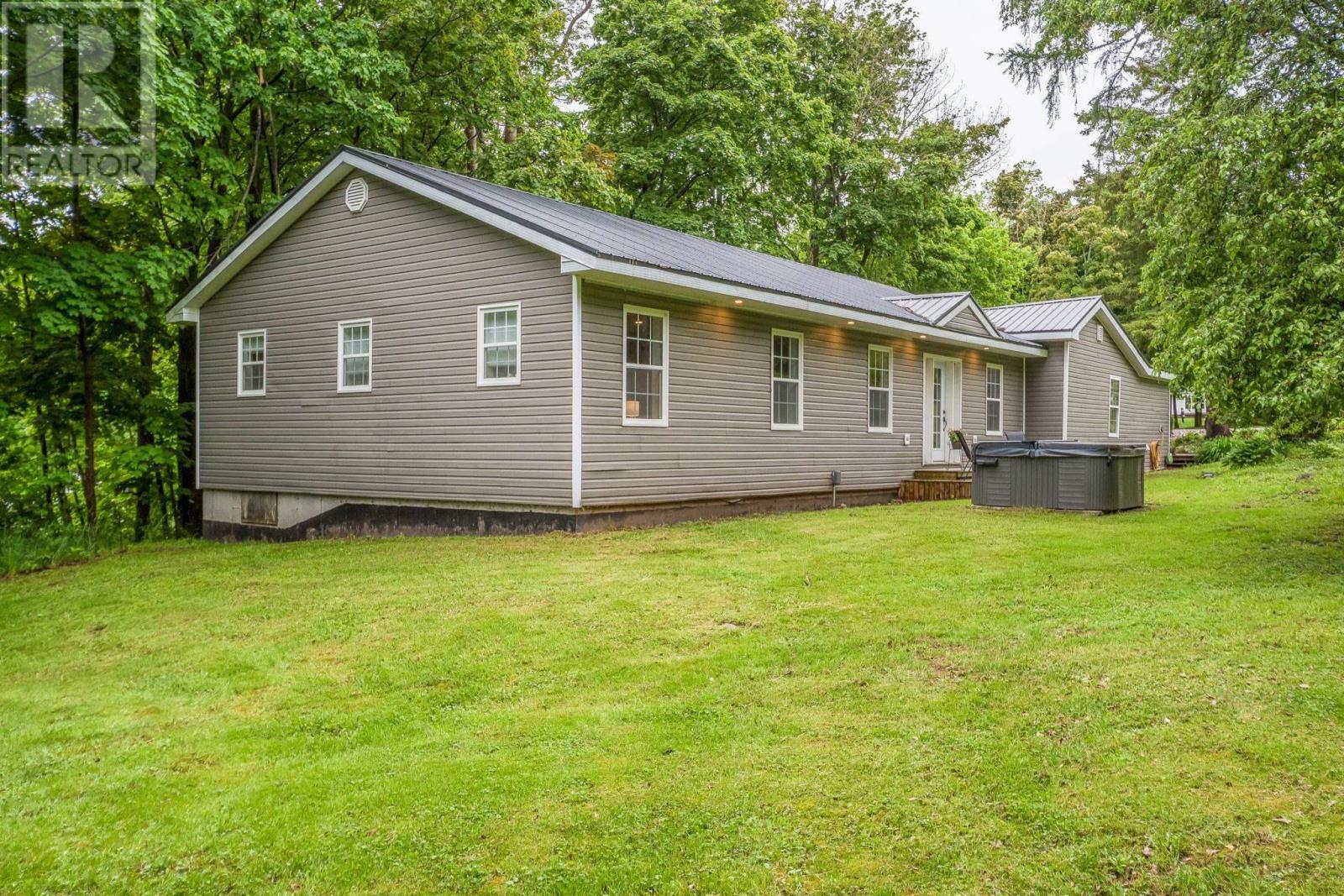 33 Grange Street, Pictou, Nova Scotia  B0K 1H0 - Photo 8 - 202615676