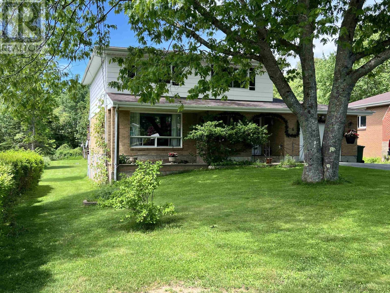 6 Raymond Drive, Sackville, Nova Scotia  B4C 1H2 - Photo 2 - 202615701