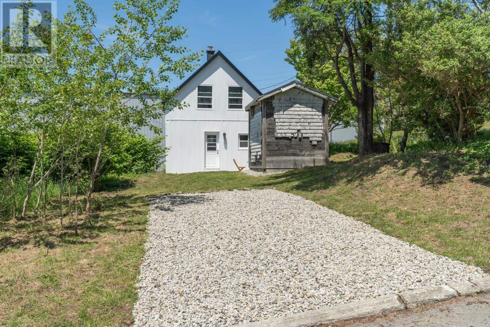 7 Pearl Street, Yarmouth, Nova Scotia  B5A 3M4 - Photo 37 - 202615926