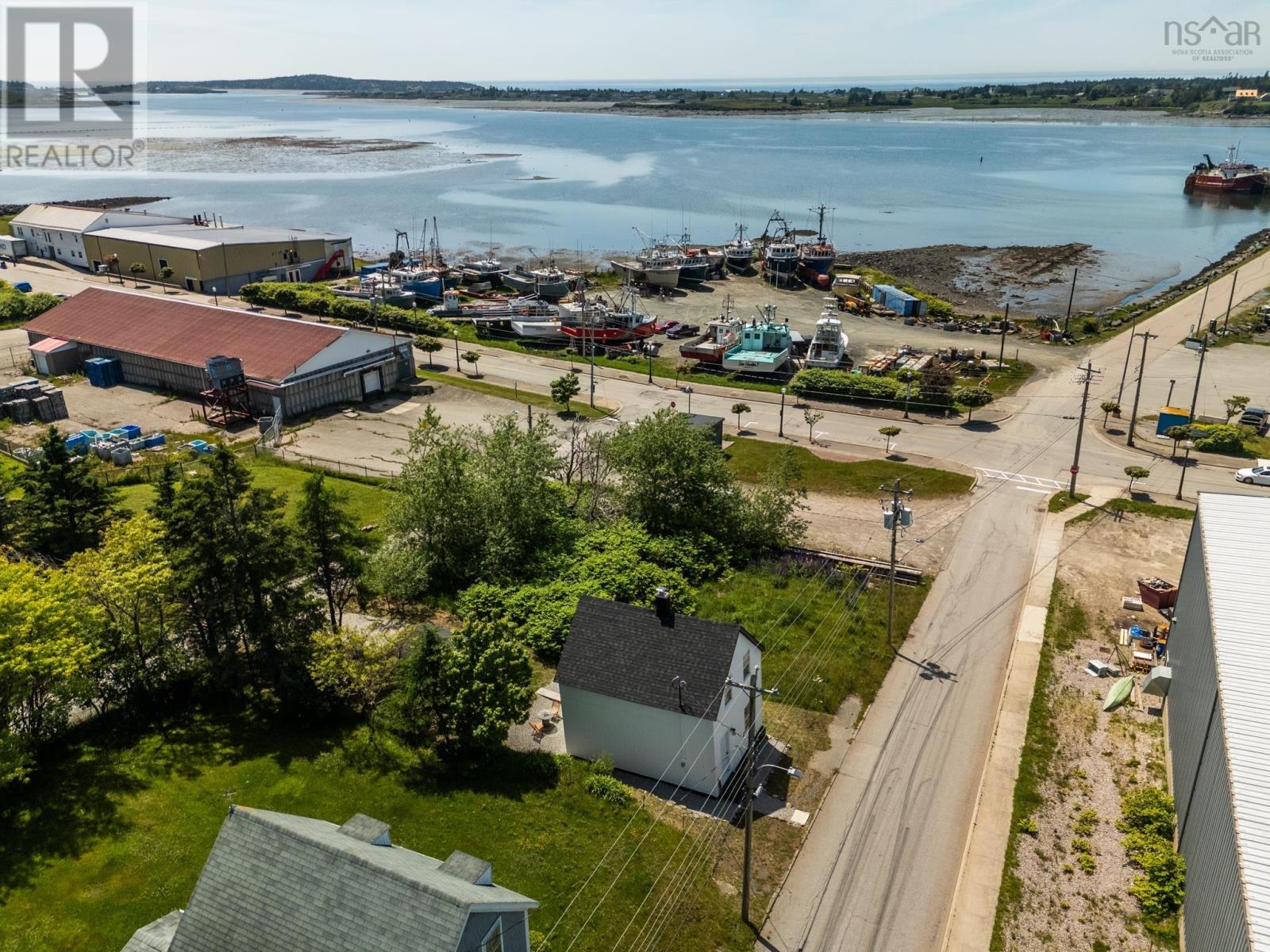 7 Pearl Street, Yarmouth, Nova Scotia  B5A 3M4 - Photo 4 - 202615926