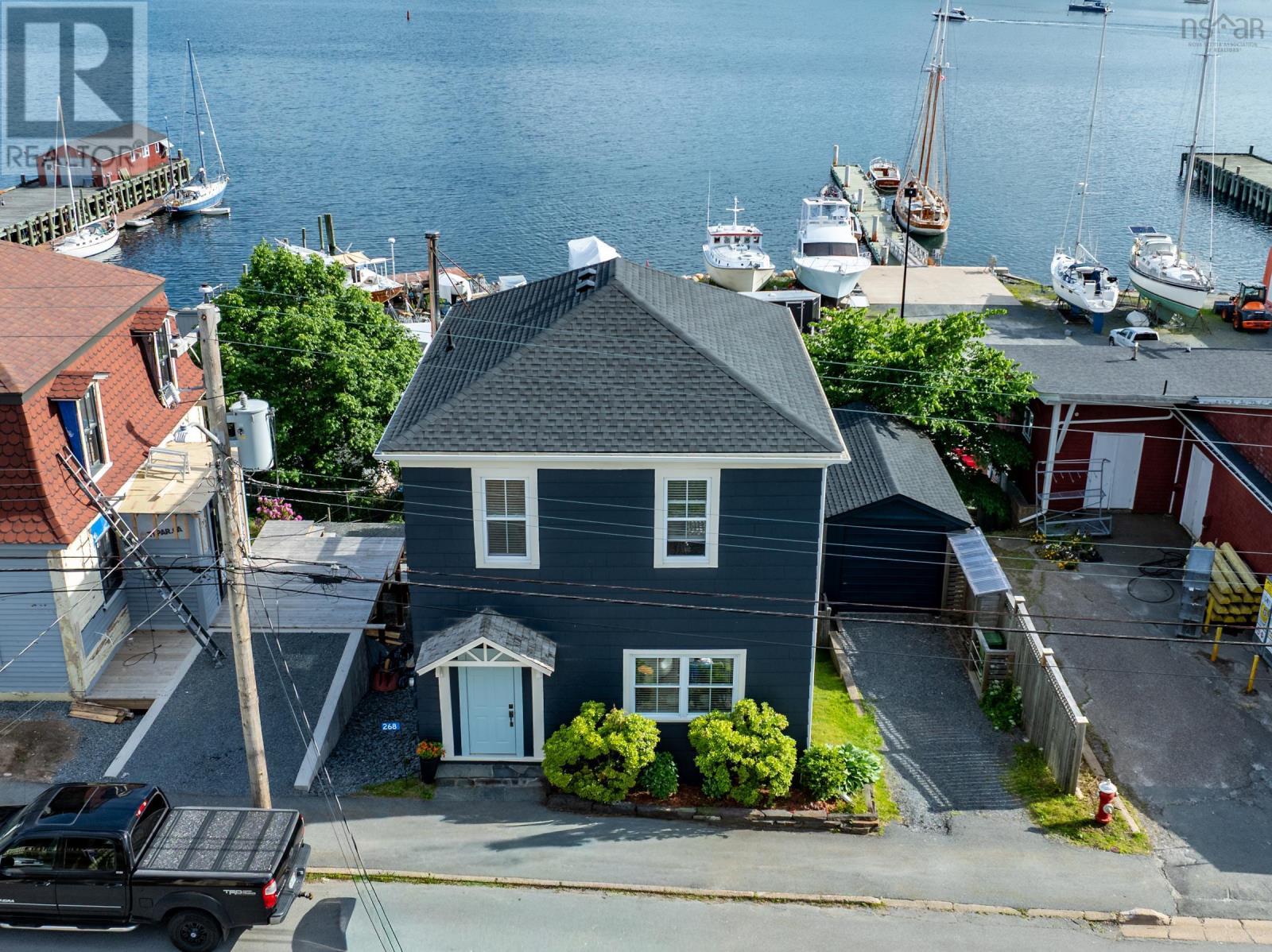 268 Montague Street, Lunenburg, Nova Scotia  B0J 2C0 - Photo 2 - 202616095