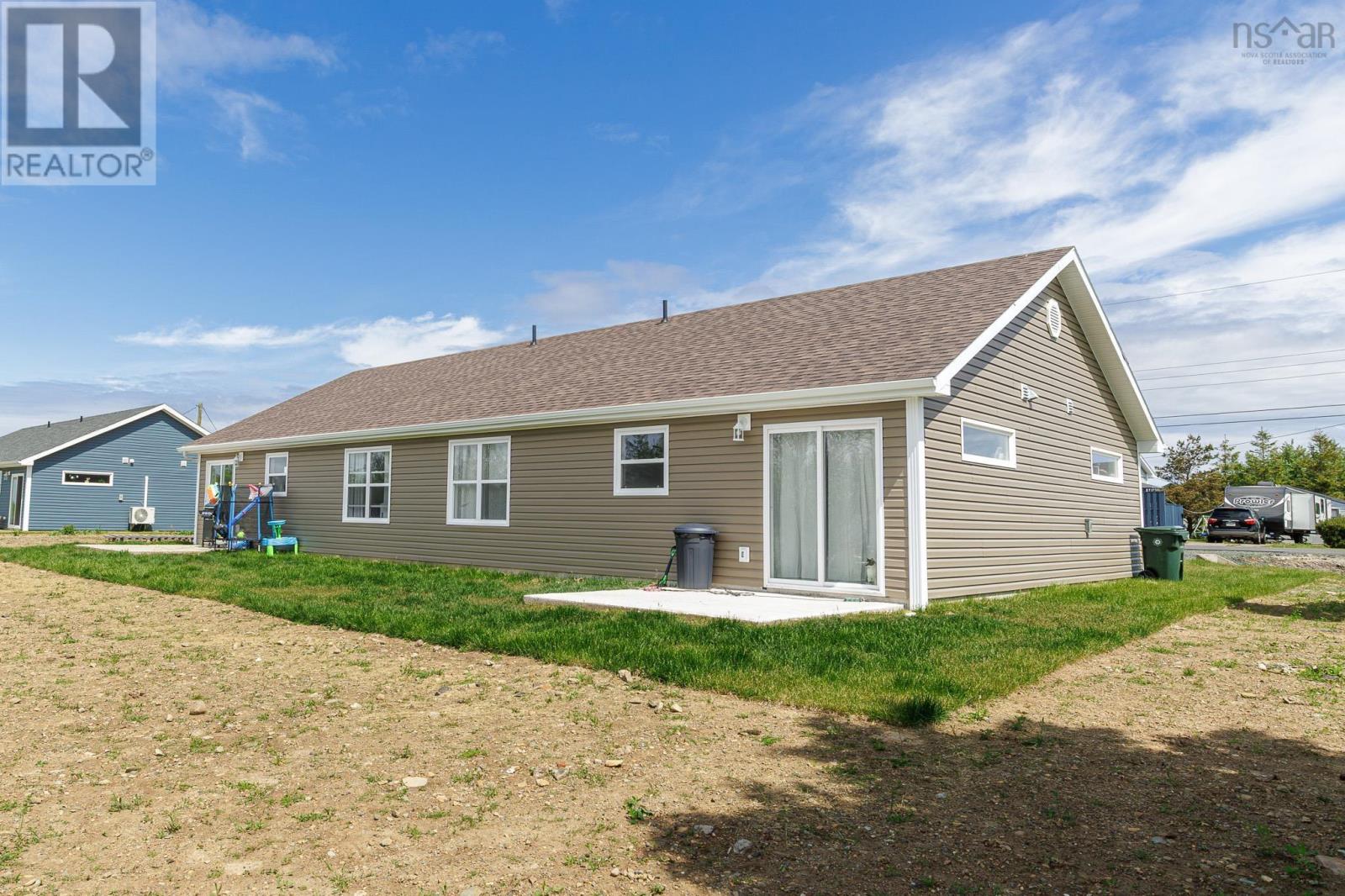 33/35 Maple Street, Scotchtown, Nova Scotia  B1H 3M4 - Photo 2 - 202616097